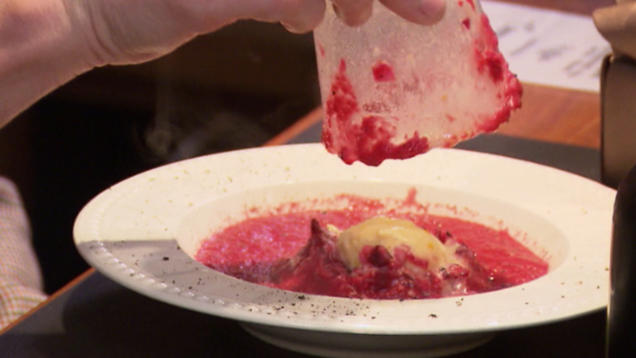 Rezept: Fränkische Gazpacho, Rote-Bete-Süppchen mit Apfel und selbstgebackenes Brot Rezept: Fränkische Gazpacho, Rote-Bete-Süppchen mit Apfel und selbstgebackenes Brot