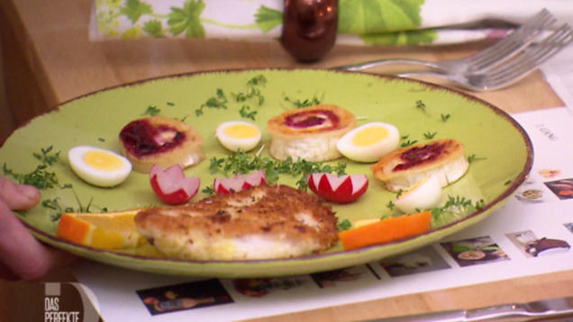 Rezept: Bunter Salat an gebratenenem Ziegenkäse mit Rotbarschfilet im Kokosmantel Rezept: Bunter Salat an gebratenenem Ziegenkäse mit Rotbarschfilet im Kokosmantel