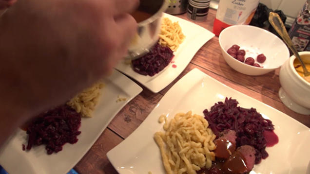 Rezept: Rehrücken Baden Baden mit Rotkraut und Spätzle Rezept: Rehrücken Baden Baden mit Rotkraut und Spätzle