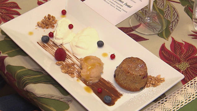 Rezept: Beeren Lorbeer Friand mit Kokoscreme Rezept: Beeren Lorbeer Friand mit Kokoscreme