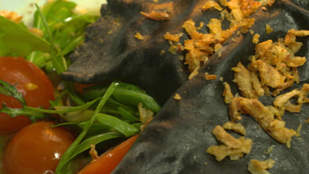 Rezept: Kohletäschle mit lauwarmem Tomatensalat, Brot und Remoulade Rezept: Kohletäschle mit lauwarmem Tomatensalat, Brot und Remoulade