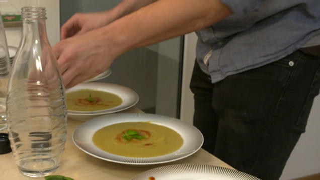 Rezept: Rote-Linsen-Suppe (Mercimek) mit selbstgemachtem Fladenbrot Rezept: Rote-Linsen-Suppe (Mercimek) mit selbstgemachtem Fladenbrot