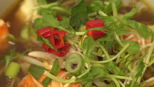 Rezept: Vietnamesische Pho - Nudelsuppe mit marktfrischem Gemüse, Rezept: Vietnamesische Pho - Nudelsuppe mit marktfrischem Gemüse,