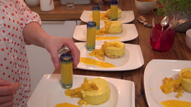 Rezept: Thai Mousse auf knusprigem Boden mit Mangokompott und Ingwershot Rezept: Thai Mousse auf knusprigem Boden mit Mangokompott und Ingwershot