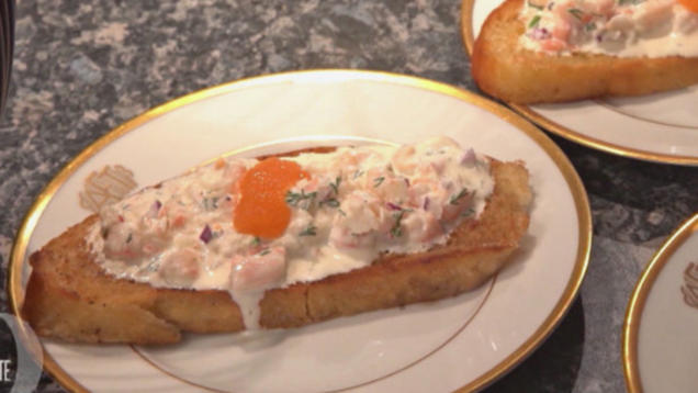 Rezept: Skagenröra mit Löjrom auf selbstgebackenem Brot mit cremiger Shrimps-Suppe Rezept: Skagenröra mit Löjrom auf selbstgebackenem Brot mit cremiger Shrimps-Suppe