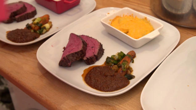 Rezept: Hirschfilet auf Pfifferlingsoße dazu Kartoffelgratin und glasierte Möhren Rezept: Hirschfilet auf Pfifferlingsoße dazu Kartoffelgratin und glasierte Möhren