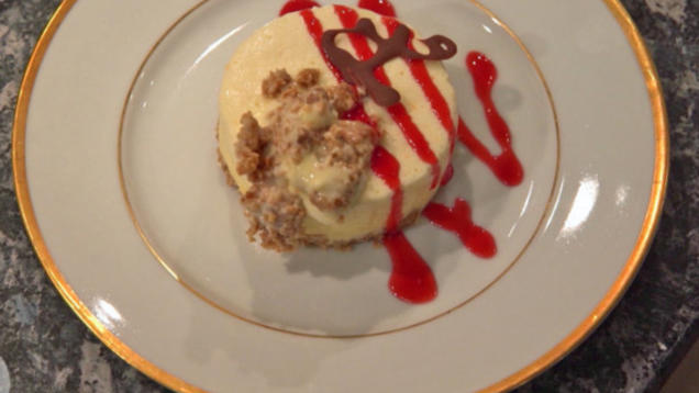 Rezept: Frozen Cheesecake auf Digestive/Hobbits Boden, dazu Himbeer-Coulis Rezept: Frozen Cheesecake auf Digestive/Hobbits Boden, dazu Himbeer-Coulis