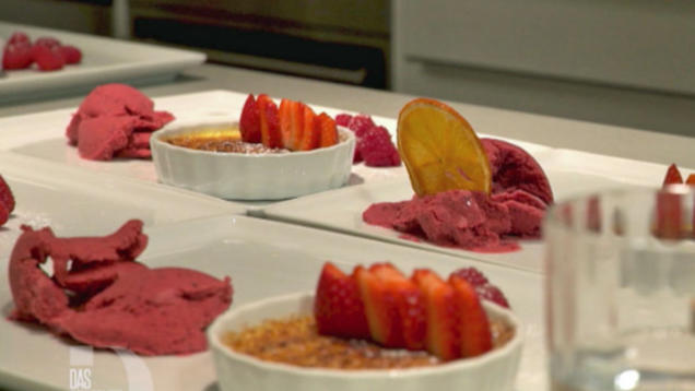 Rezept: Crème brûlée - klassisch französisch mit karamellisiertem braunem Zucker Rezept: Crème brûlée - klassisch französisch mit karamellisiertem braunem Zucker