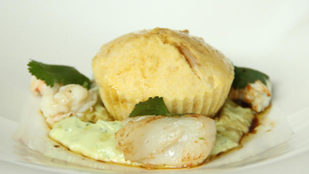 Rezept: Polenta Muffins mit Kaisergranat und Jakobsmuschel (Oana Nechiti) Rezept: Polenta Muffins mit Kaisergranat und Jakobsmuschel (Oana Nechiti)