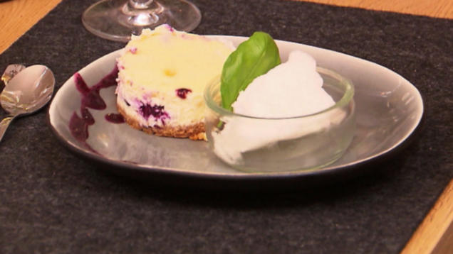 Rezept: Blueberry-Cheesecake mit Zitronen-Basilikum-Sorbet Rezept: Blueberry-Cheesecake mit Zitronen-Basilikum-Sorbet