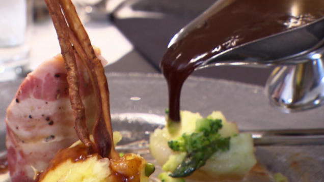 Rezept: Involtini vom Maishähnchen gefüllt mit Pilzen und Pistazie an Portweinjus Rezept: Involtini vom Maishähnchen gefüllt mit Pilzen und Pistazie an Portweinjus