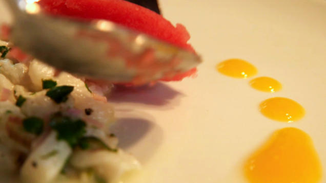 Rezept: Ceviche mit Shiso-Sorbet an Mango Mozzarella Salat Rezept: Ceviche mit Shiso-Sorbet an Mango Mozzarella Salat