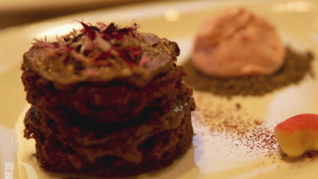 Rezept: Vegane Schokotorte an selbstgemachtem Erdbeereis Rezept: Vegane Schokotorte an selbstgemachtem Erdbeereis
