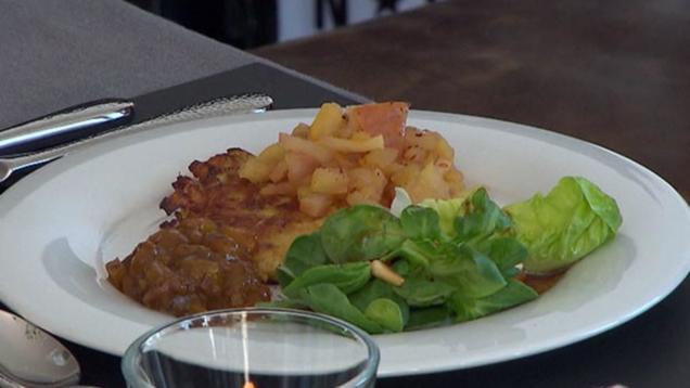 Rezept: Matjestatar auf Kartoffelrösti mit Mango-Chutney Rezept: Matjestatar auf Kartoffelrösti mit Mango-Chutney