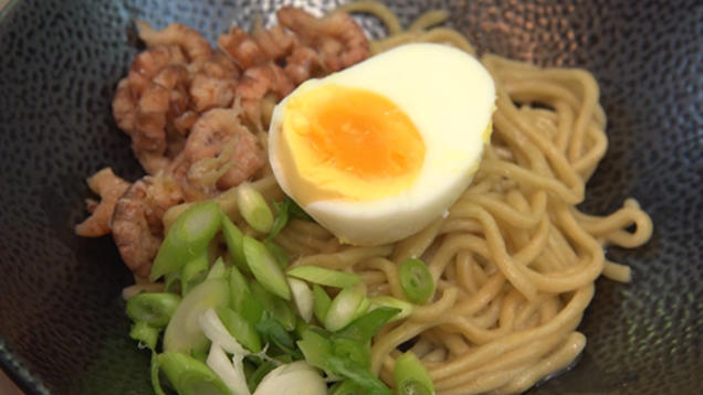 Rezept: Hausgemachte Ramen mit frisch gepulten Krabben und Bremer Gartengemüse Rezept: Hausgemachte Ramen mit frisch gepulten Krabben und Bremer Gartengemüse