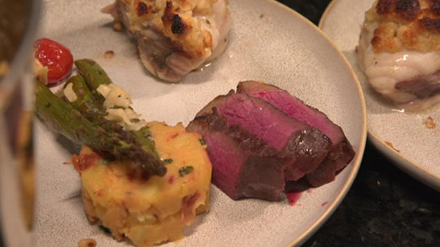 Rezept: Surf and Turf: Picanha vom schwarzen Angus Rind und Seeteufel unter Macadamia-Kruste Rezept: Surf and Turf: Picanha vom schwarzen Angus Rind und Seeteufel unter Macadamia-Kruste