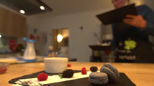 Rezept: Crème brûlée mit Feigenmacarons Rezept: Crème brûlée mit Feigenmacarons