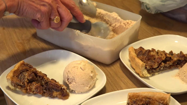 Rezept: Pecan-Kuchen mit Zimteis Rezept: Pecan-Kuchen mit Zimteis
