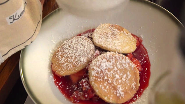 Rezept: Pfannkuchen Suzette mit flambierten Beeren Rezept: Pfannkuchen Suzette mit flambierten Beeren