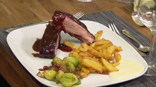 Rezept: Spare Ribs mit Rosmarin Fries und Bacon-Rosenkohl Rezept: Spare Ribs mit Rosmarin Fries und Bacon-Rosenkohl