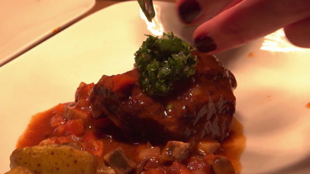 Rezept: Boeuf Bourguignon mit Zweierlei von der Kartoffel Rezept: Boeuf Bourguignon mit Zweierlei von der Kartoffel