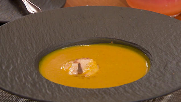 Rezept: Kürbissuppe mit gebratenen Jakobsmuscheln Rezept: Kürbissuppe mit gebratenen Jakobsmuscheln