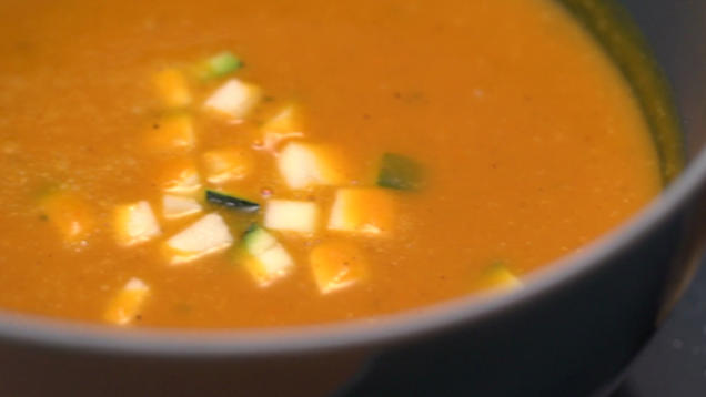 Rezept: Kürbiscremesuppe mit Blutwurstpraline Rezept: Kürbiscremesuppe mit Blutwurstpraline