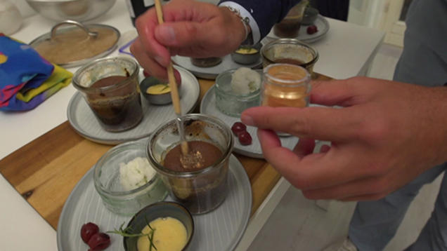 Rezept: Zerlaufenes Schokoladenküchlein mit Zitronensorbet Rezept: Zerlaufenes Schokoladenküchlein mit Zitronensorbet