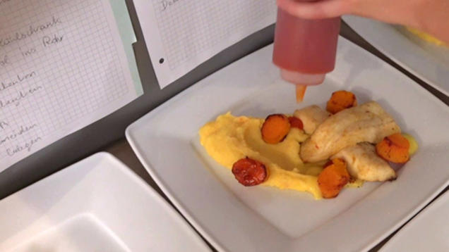 Rezept: Wolfsbarschfilet auf Orangen-Kartoffelpüree mit Kürbis und Paprikamarmelade Rezept: Wolfsbarschfilet auf Orangen-Kartoffelpüree mit Kürbis und Paprikamarmelade