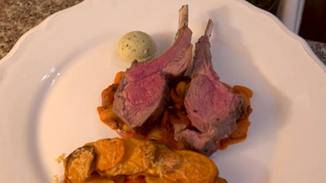 Rezept: Rosa Lamm trifft Süßkartoffel, Feijoada und Kürbiskernbutter Rezept: Rosa Lamm trifft Süßkartoffel, Feijoada und Kürbiskernbutter