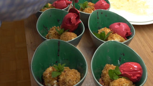 Rezept: Quark-Knödel mit Himbeereis und Himbeerröster Rezept: Quark-Knödel mit Himbeereis und Himbeerröster