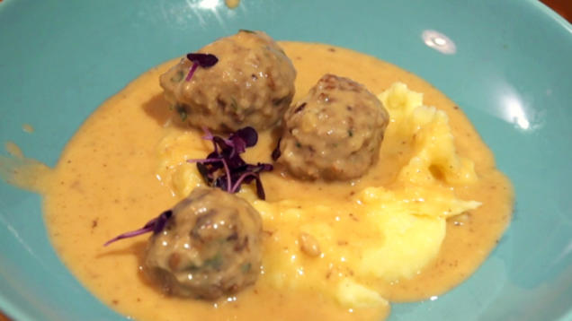 Rezept: Köttbullar, Skinka, Kartoffeln und Rotkohlsalat Rezept: Köttbullar, Skinka, Kartoffeln und Rotkohlsalat