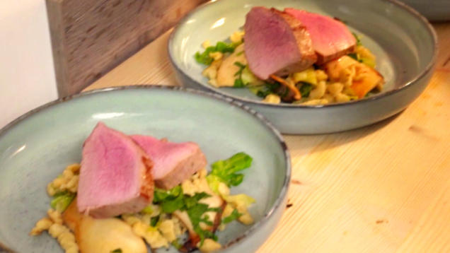 Rezept: Milchkalbsemerrolle mit Kräuterseitlingen und Wirsing-Knöpfle Rezept: Milchkalbsemerrolle mit Kräuterseitlingen und Wirsing-Knöpfle