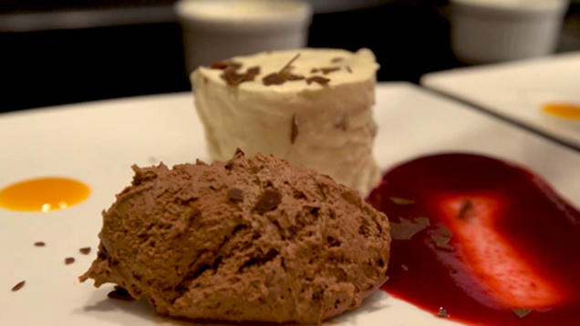 Rezept: Vanilleparfait mit Mousse au Chocolat Rezept: Vanilleparfait mit Mousse au Chocolat
