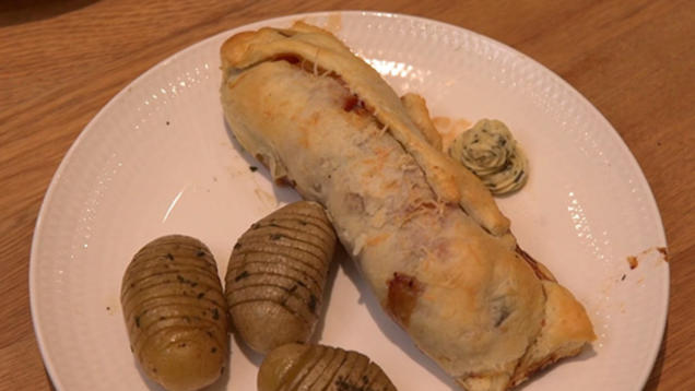Rezept: Steaks im Blätterteig mit Hasselback-Kartoffeln Rezept: Steaks im Blätterteig mit Hasselback-Kartoffeln