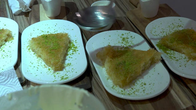 Rezept: Kadayif Künefe mit Kaymak Rezept: Kadayif Künefe mit Kaymak