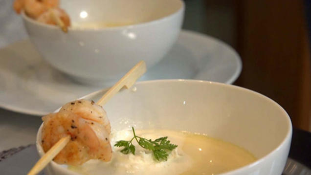 Rezept: Spargelsuppe mit Garnelen in Weißweinsauce Rezept: Spargelsuppe mit Garnelen in Weißweinsauce