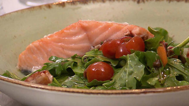 Rezept: Lachs mit selbstgemachter Kräuterbutter und Wurzelbrot Rezept: Lachs mit selbstgemachter Kräuterbutter und Wurzelbrot