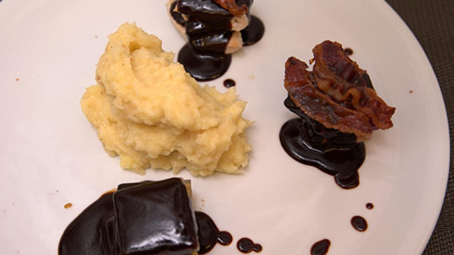 Rezept: Dreierlei Fleisch-Dominosteine an Pastinaken-Kartoffel-Stampf Rezept: Dreierlei Fleisch-Dominosteine an Pastinaken-Kartoffel-Stampf