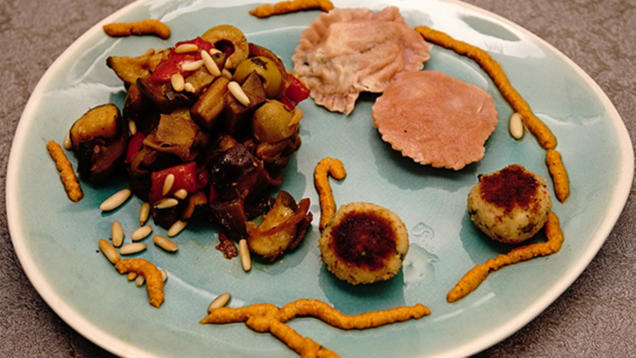 Rezept: Caponata und Ravioli mit Artischockencreme, Polpette di Tonno und Pesto siciliano Rezept: Caponata und Ravioli mit Artischockencreme, Polpette di Tonno und Pesto siciliano
