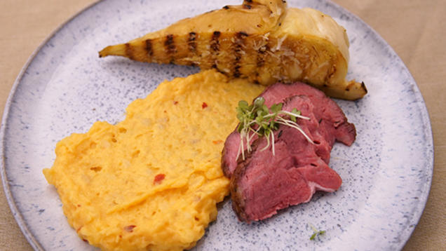 Rezept: Beef, Harissa Mash, Burned Sweetheart Cabbage Rezept: Beef, Harissa Mash, Burned Sweetheart Cabbage