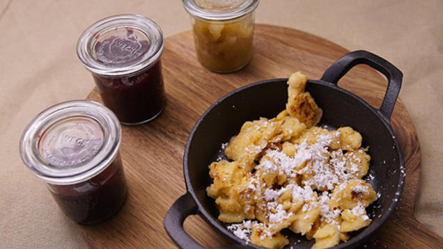 Rezept: Kaiserschmarrn mit dreierlei betrunkenen Früchten Rezept: Kaiserschmarrn mit dreierlei betrunkenen Früchten