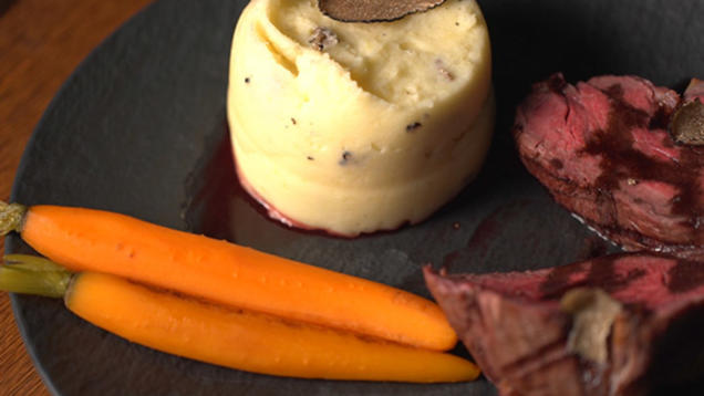 Rezept: Rinderfilet mit getrüffeltem Kartoffelpüree und Honigmöhrchen Rezept: Rinderfilet mit getrüffeltem Kartoffelpüree und Honigmöhrchen