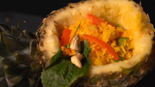 Rezept: Knuspriger Schweinebauch auf Bratreis Rezept: Knuspriger Schweinebauch auf Bratreis