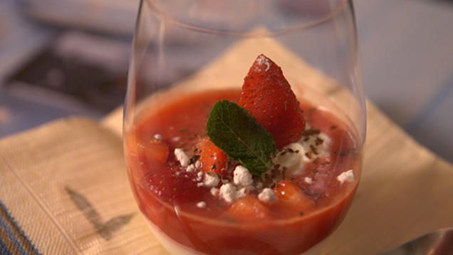 Rezept: Mascarpone-Quark-Joghurtcreme mit Erdbeermark Rezept: Mascarpone-Quark-Joghurtcreme mit Erdbeermark