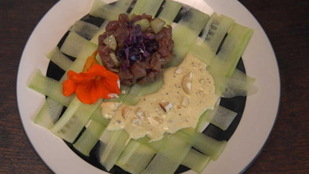 Rezept: Thunfischtatar mit Trüffel-Hollandaise Rezept: Thunfischtatar mit Trüffel-Hollandaise