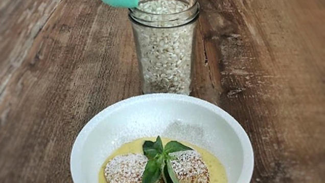 Rezept: Poffertjes mit Schokoapfel, Zuckerwatte und Vanillesauce Rezept: Poffertjes mit Schokoapfel, Zuckerwatte und Vanillesauce
