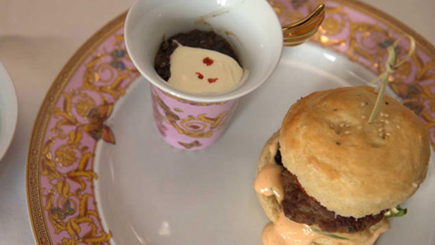 Rezept: Tonis Frikas, adaptiert - Miniburger mit Linsentöpfchen Rezept: Tonis Frikas, adaptiert - Miniburger mit Linsentöpfchen