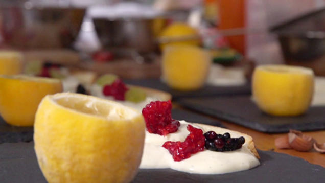 Rezept: Japanisch-italienischer Flirt: Schwarzes Sesameis und Kokos Panna Cotta Rezept: Japanisch-italienischer Flirt: Schwarzes Sesameis und Kokos Panna Cotta