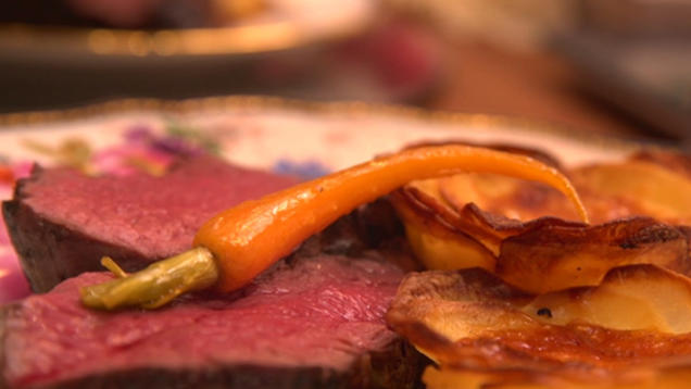Rezept: Chateaubriand vom bayrischen Bio-Rind mit Rotweinjus und Kartoffelröschen Rezept: Chateaubriand vom bayrischen Bio-Rind mit Rotweinjus und Kartoffelröschen